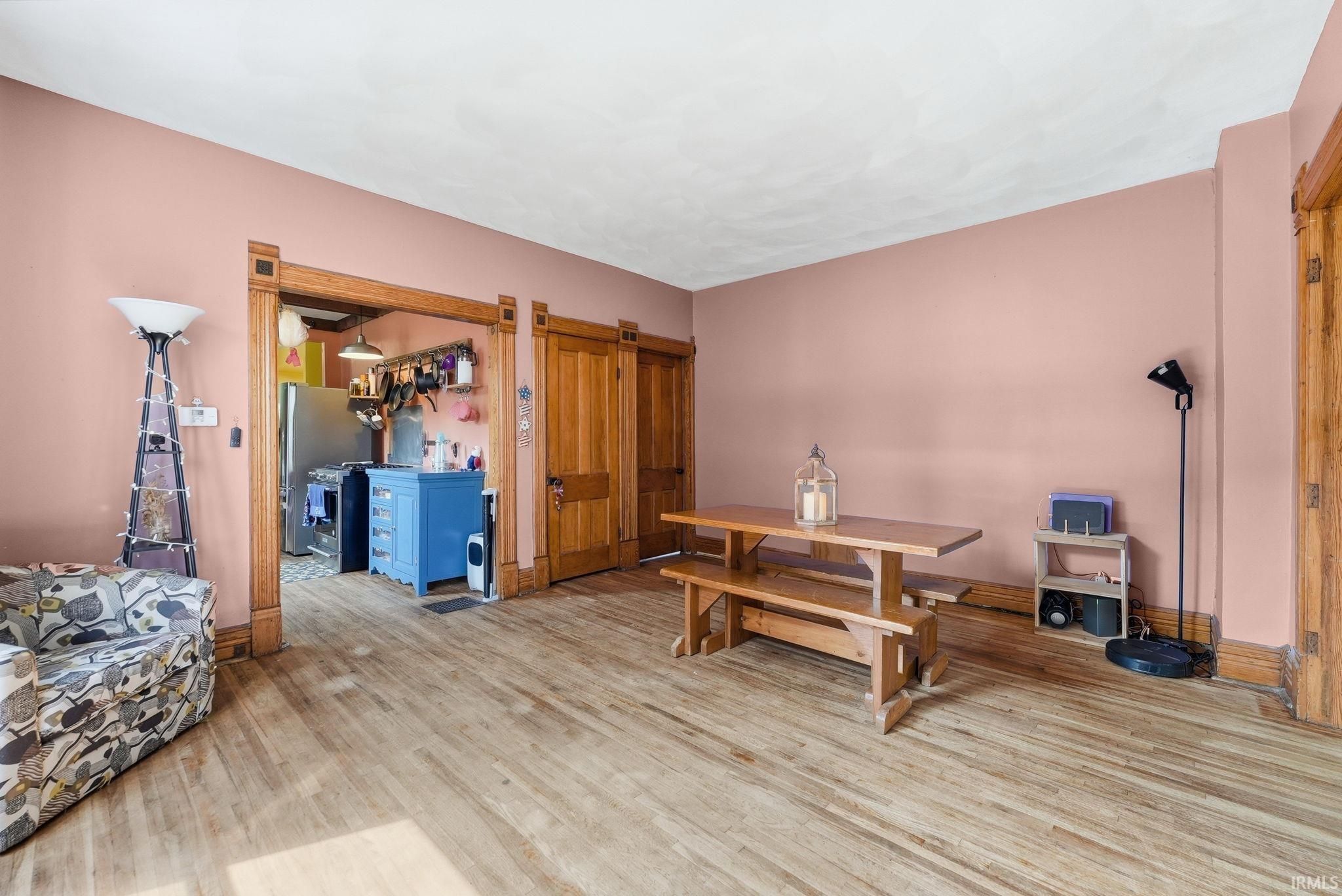 Image of 329 W 5th Street