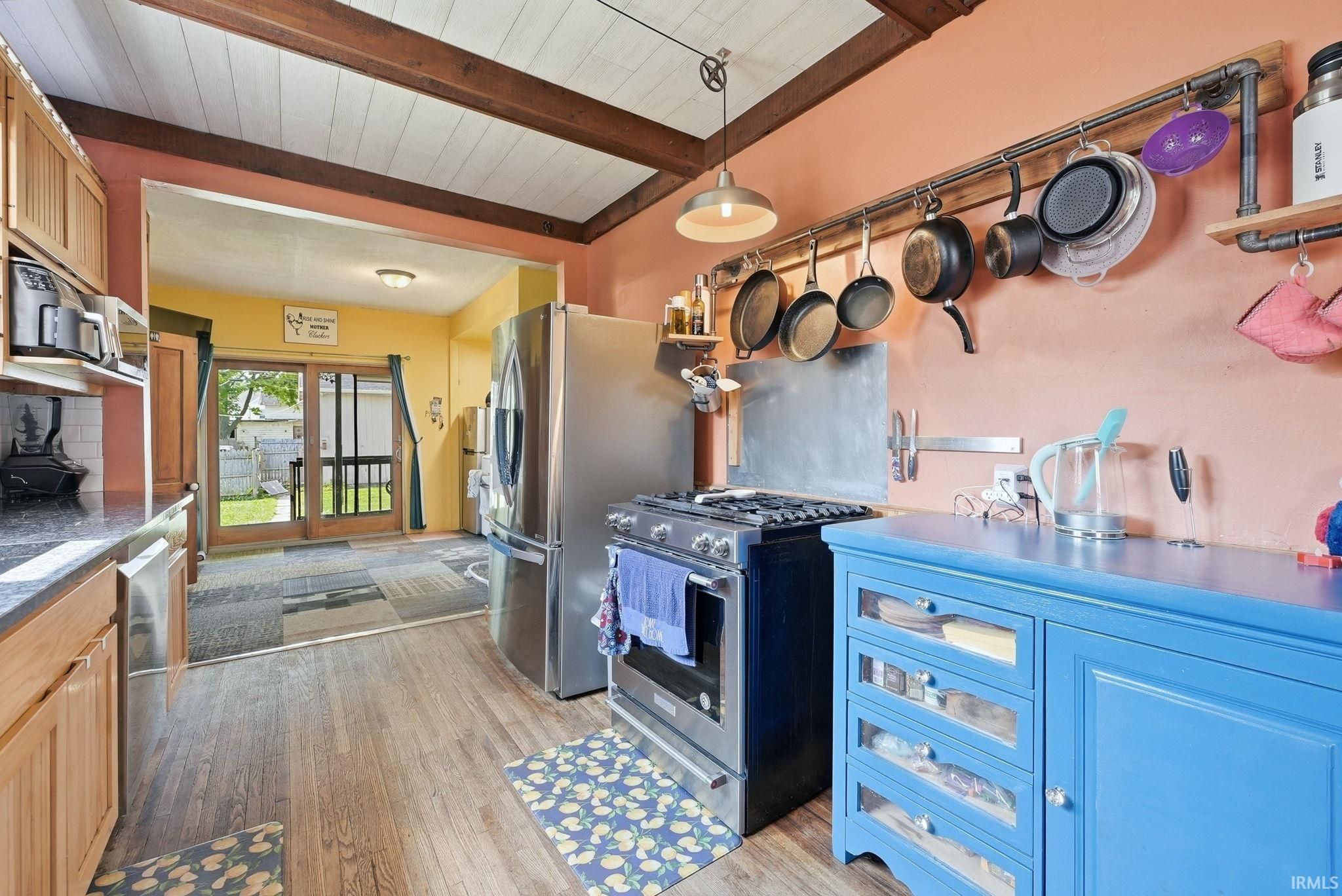 Image of 329 W 5th Street
