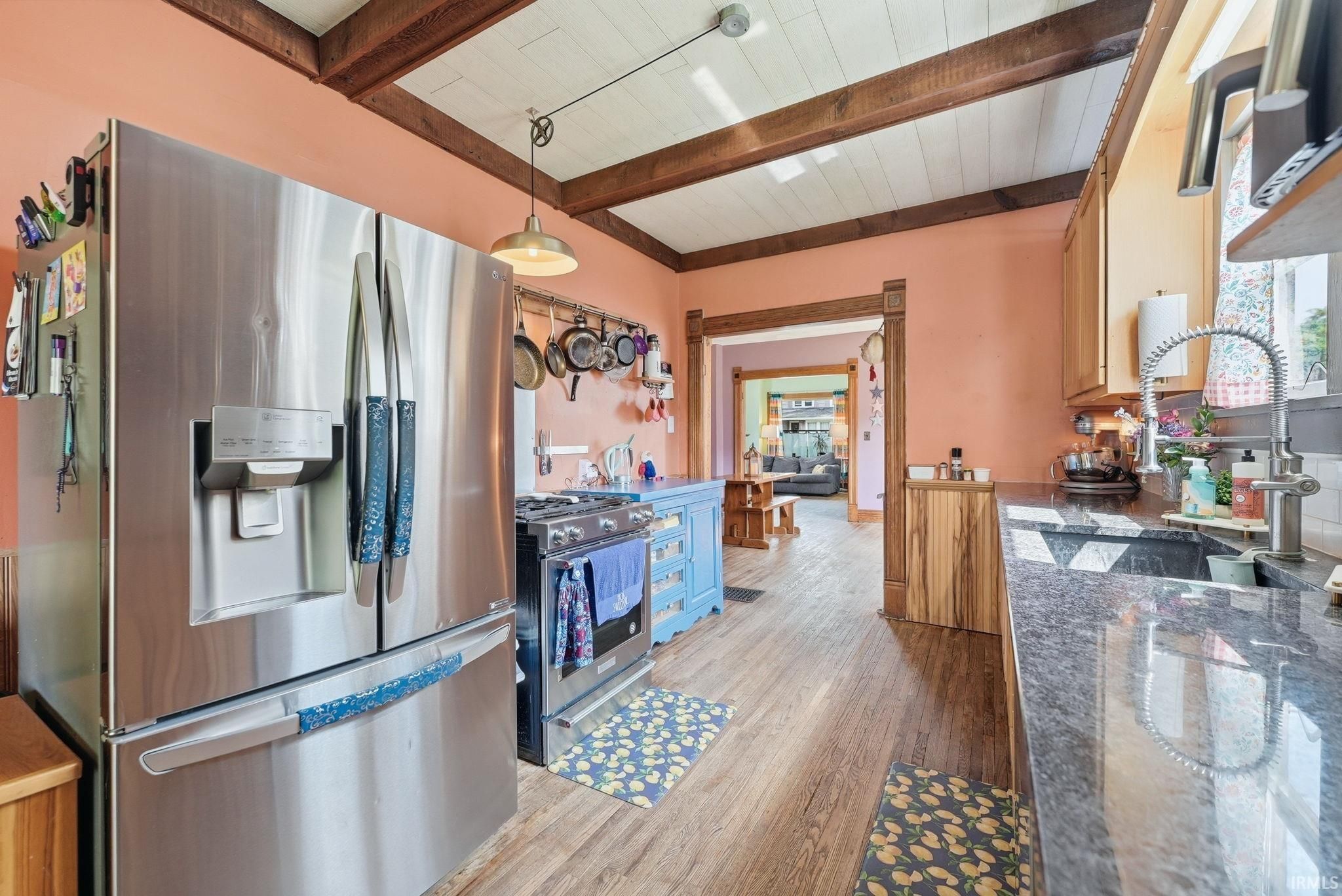 Image of 329 W 5th Street