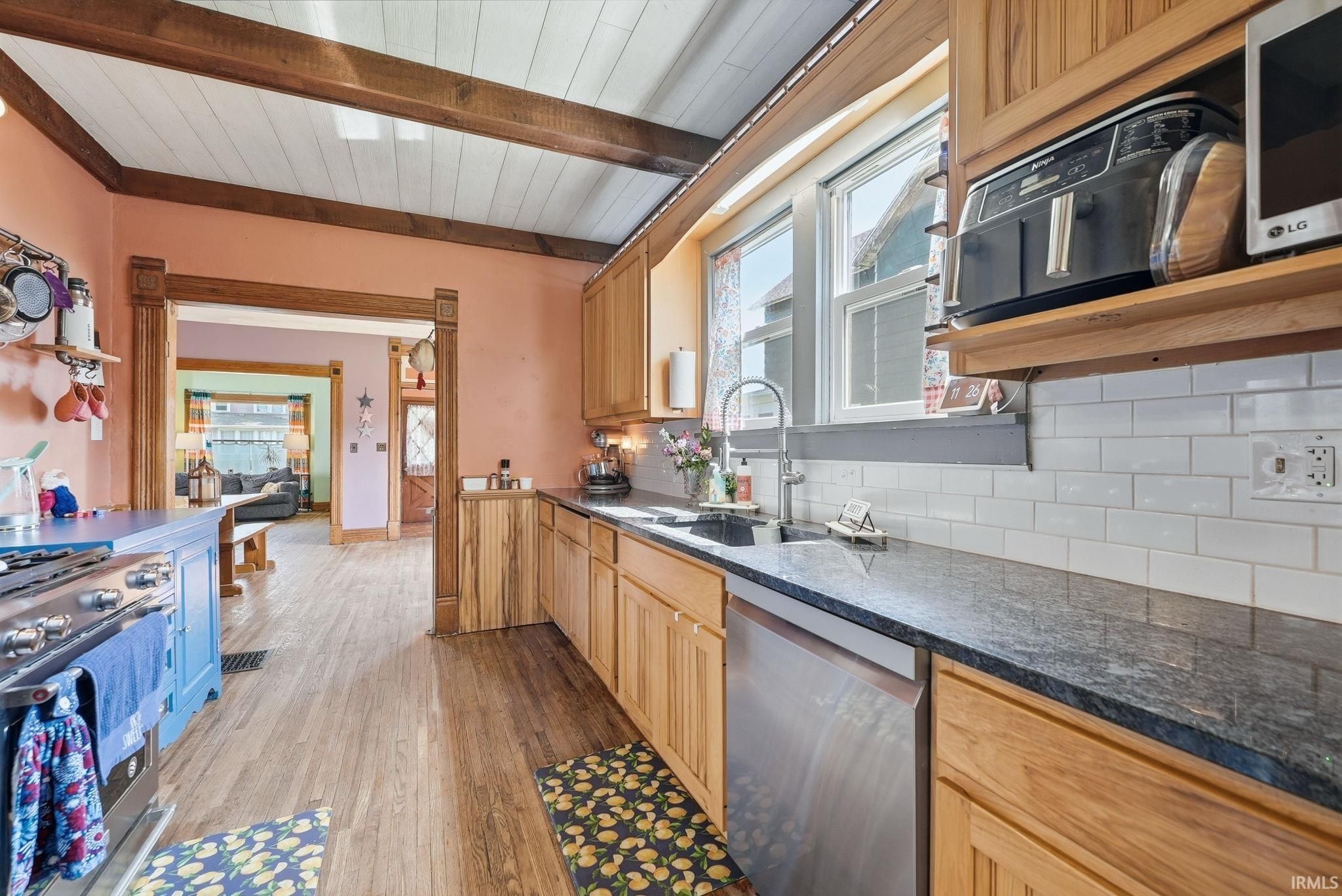Image of 329 W 5th Street