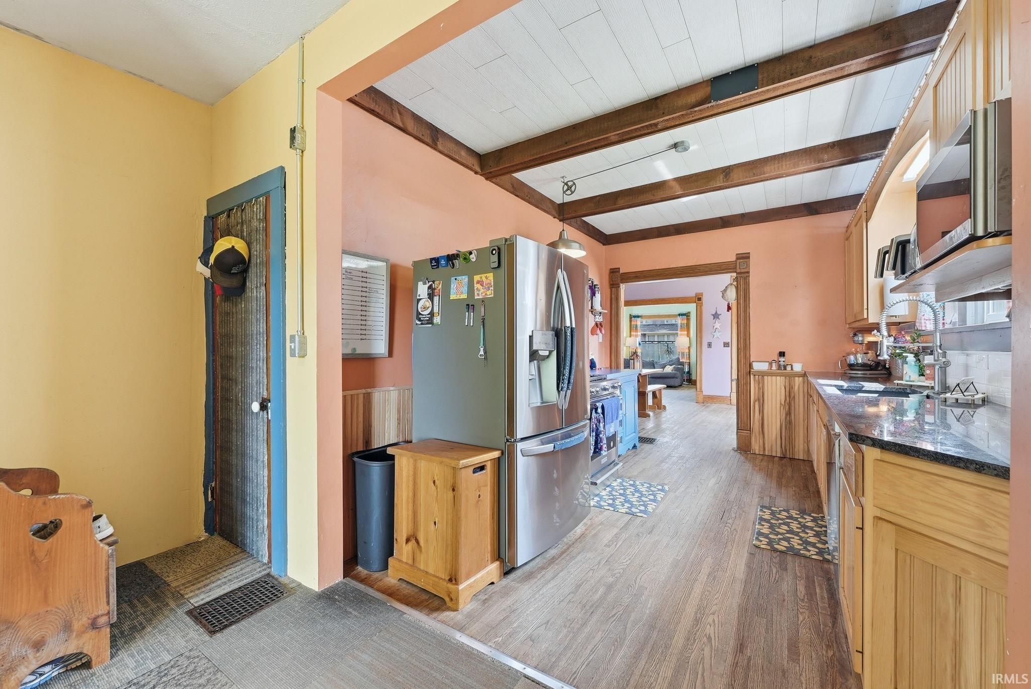 Image of 329 W 5th Street