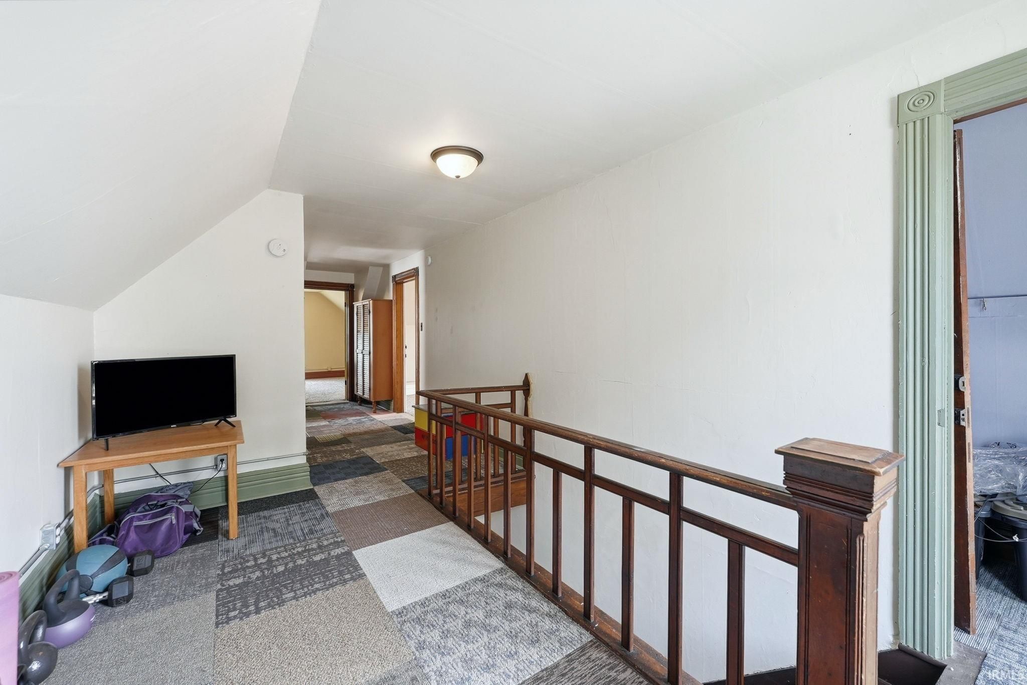 Image of 329 W 5th Street