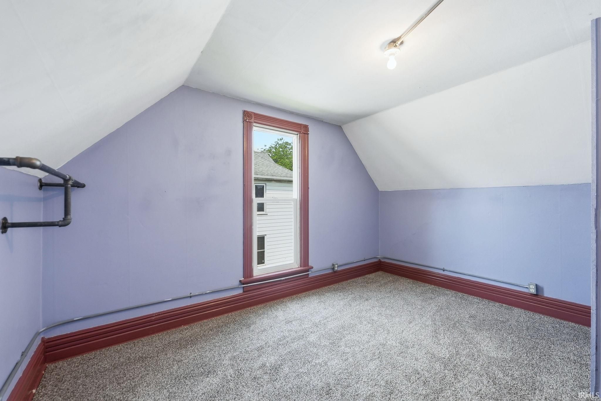 Image of 329 W 5th Street