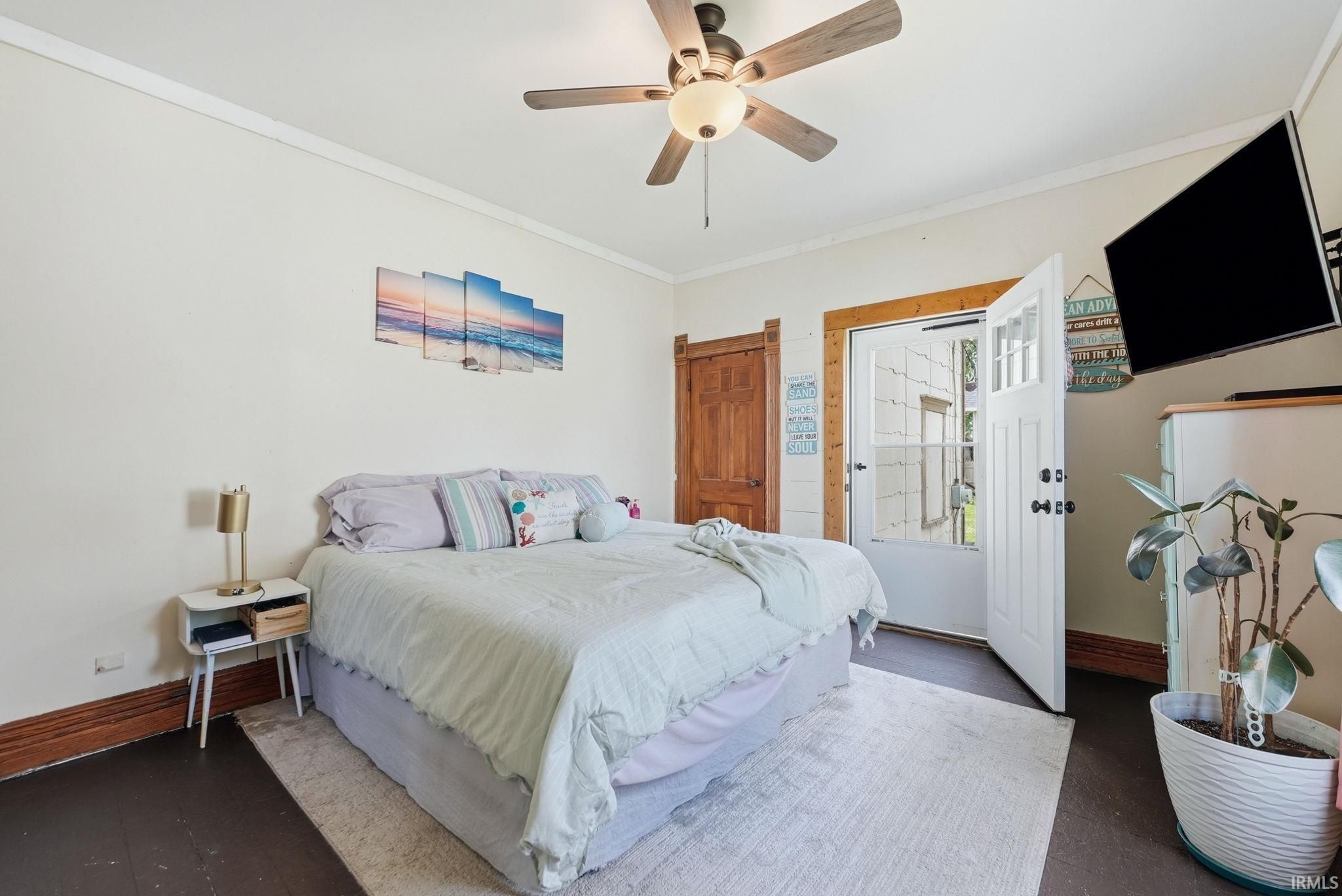 Image of 329 W 5th Street