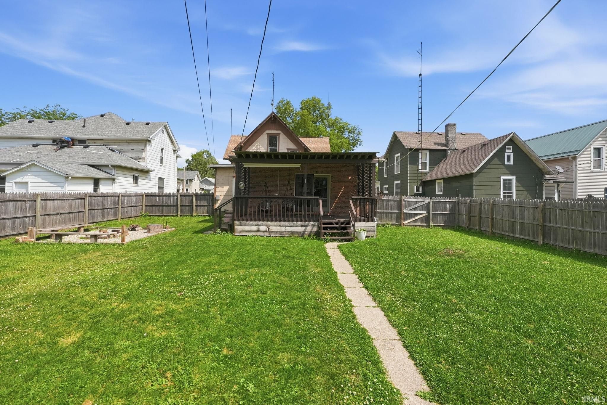 Image of 329 W 5th Street